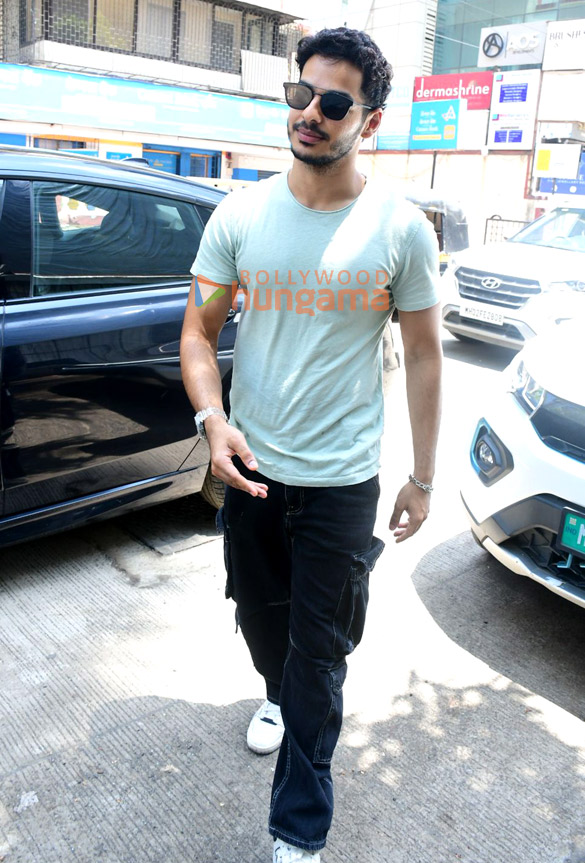 photos ishaan khatter spotted outside a cafe in bandra 4