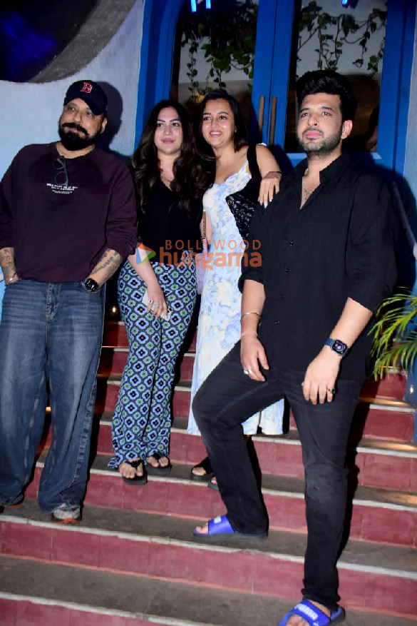 Photos: Karan Kundrra, Tejasswi Prakash, Bunty Walia and Vanessa Parmar snapped in Bandra Photos: Karan Kundrra, Tejasswi Prakash, Bunty Walia and Vanessa Parmar snapped in Bandra