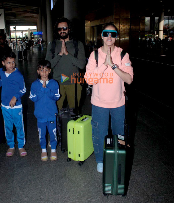 photos kareena kapoor khan uorfi javed and karan johar snapped at the airport 7