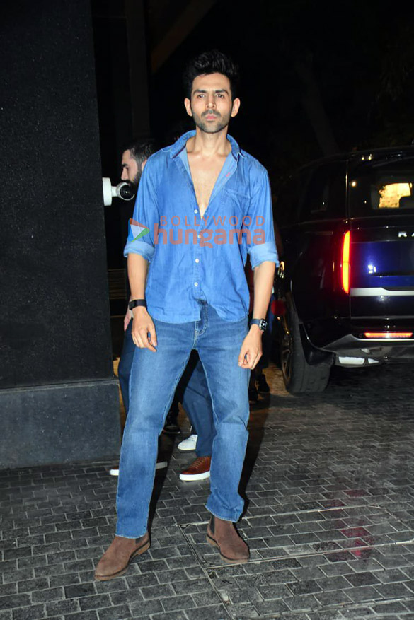 photos kartik aaryan kabir khan ritesh sidhwani and others grace the special screening of chandu champion 9