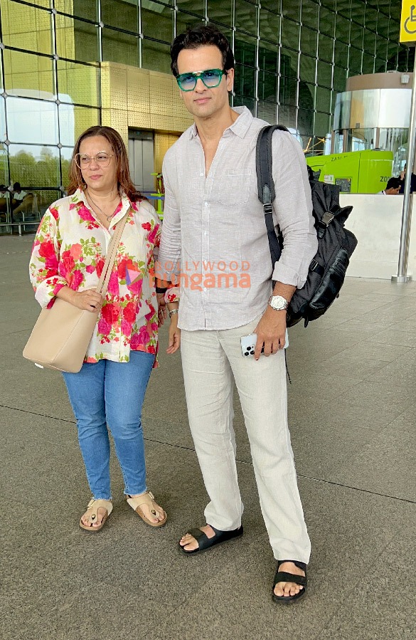 photos kartik aaryan mouni roy and rohit roy snapped at the airport 3