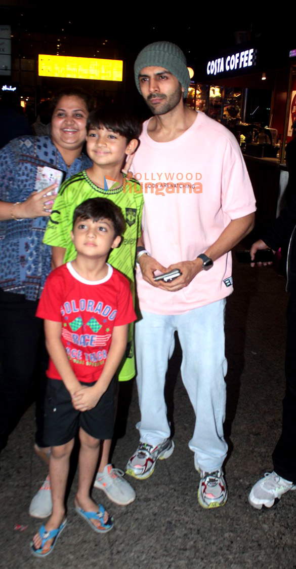 photos kartik aaryan mouni roy and rohit roy snapped at the airport 5