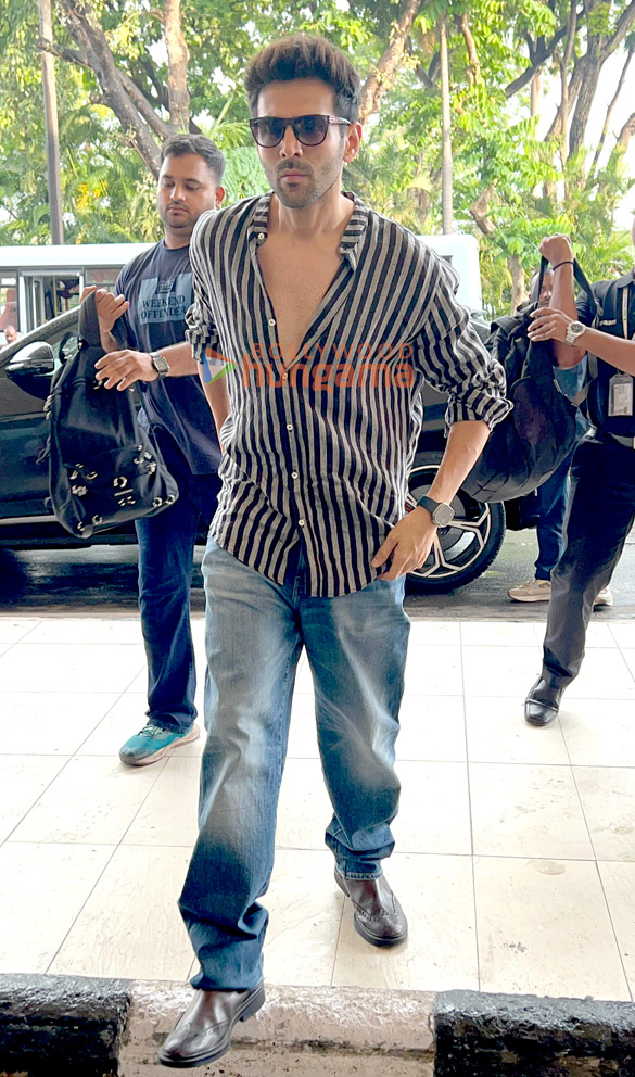 photos kartik aaryan and kabir khan snapped at the airport 4 5