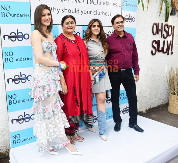 photos kriti sanon and nupur sanon snapped with their family for nobo brand launch 4