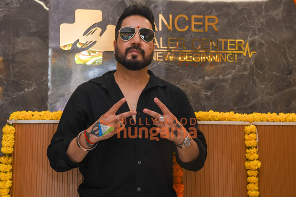 photos mika singh inaugurates advanced cancer healer center in mumbai 44 5