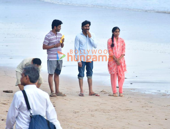 photos nagarjuna and dhanush spotted on location for a shoot 6