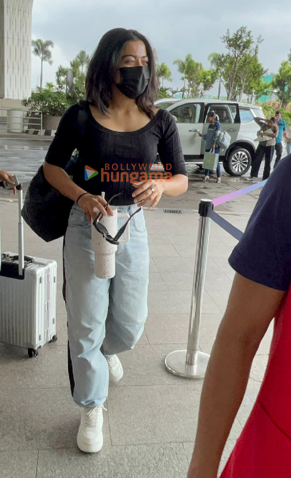 photos patralekha ishita raj sharma shreyas talpade and others snapped at the airport 10