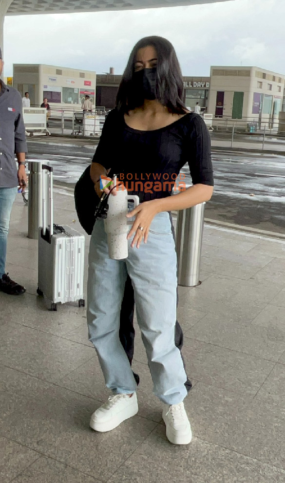 photos patralekha ishita raj sharma shreyas talpade and others snapped at the airport 9