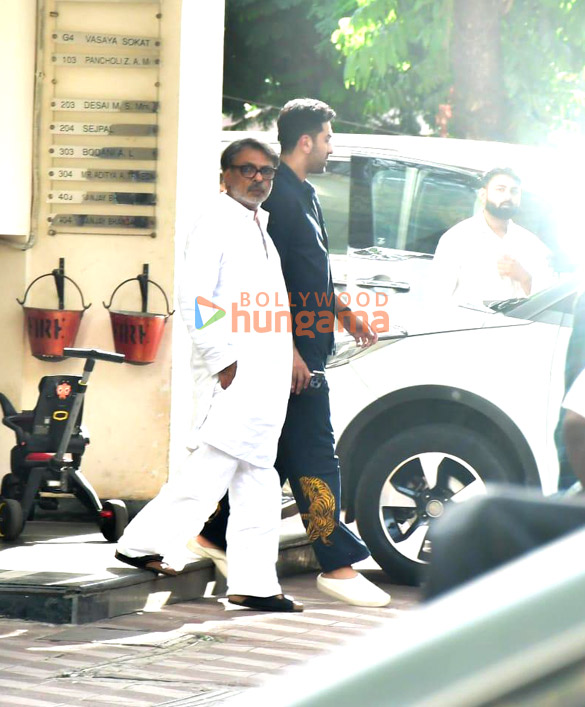 photos ranbir kapoor snapped at sanjay leela bhansalis house 1