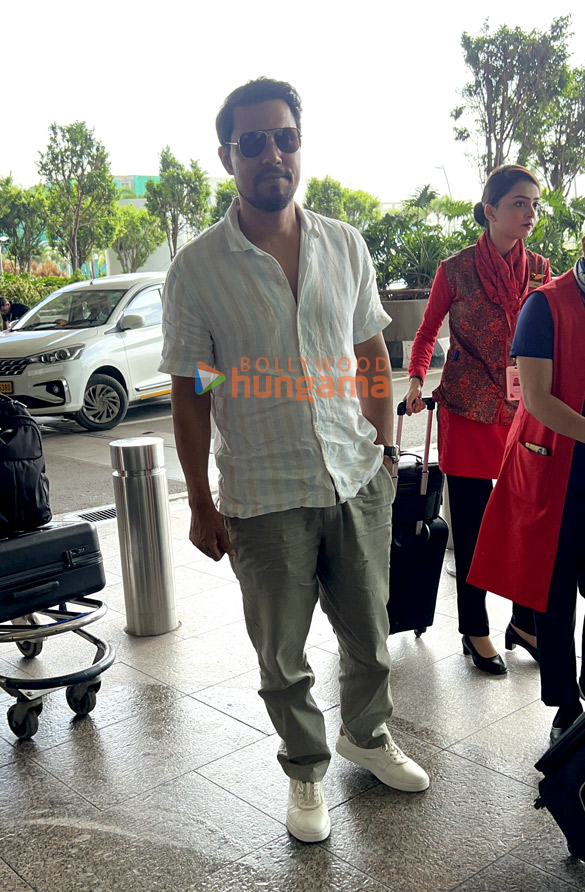 photos ranveer singh deepika padukone and ibrahim ali khan snapped at the airport 11