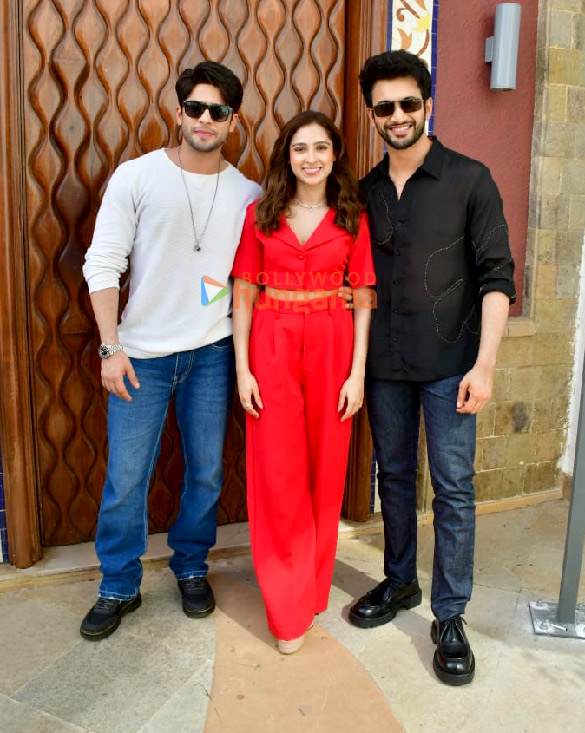 photos rohit saraf pashmina roshan and jibraan khan snapped promoting ishq vishk rebound 5