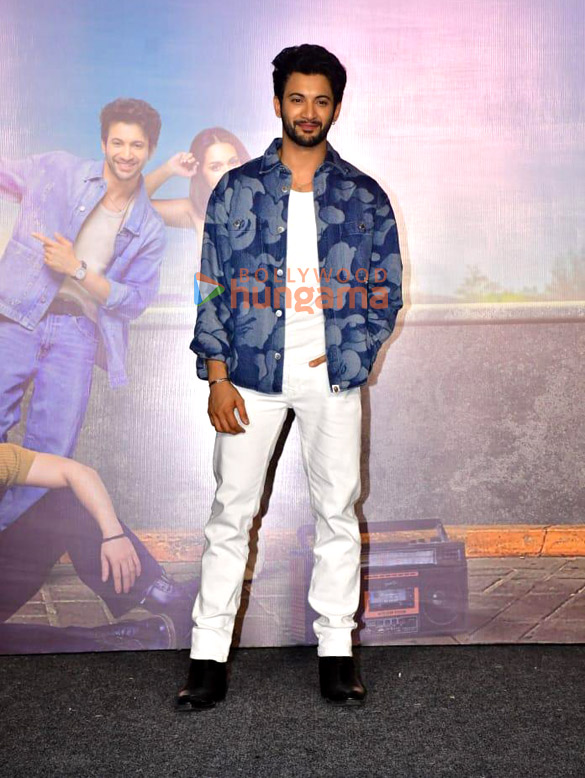 photos rohit saraf pashmina roshan and others snapped at the trailer launch of ishq vishk rebound 8