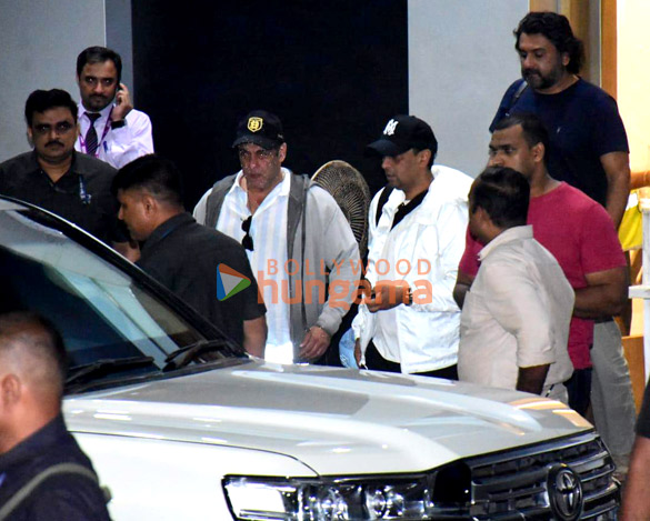 Photos: Salman Khan, Ranbir Kapoor, Alia Bhatt and Nirvaan Khan snapped at Kalina airport Photos: Salman Khan, Ranbir Kapoor, Alia Bhatt and Nirvaan Khan snapped at Kalina airport