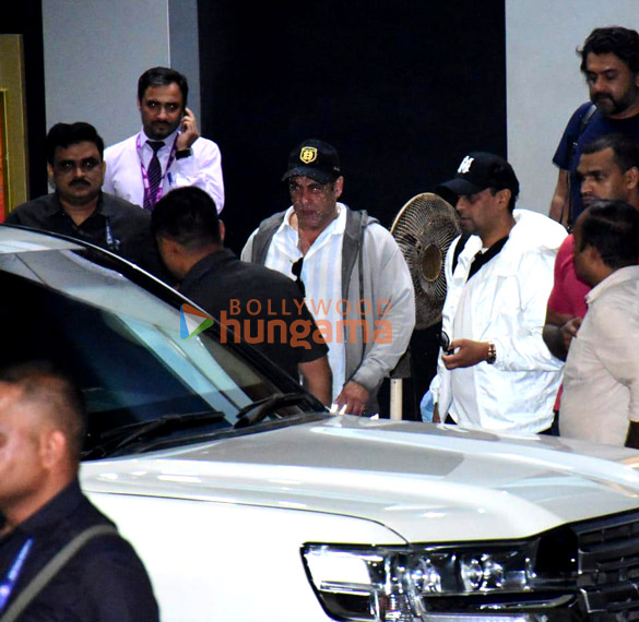 photos salman khan ranbir kapoor alia bhatt and nirvaan khan snapped at kalina airport 7