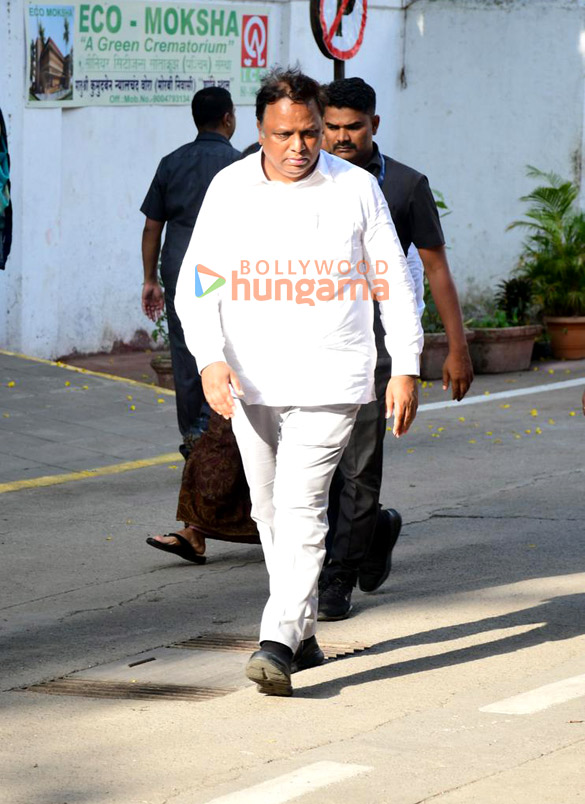 photos salman khan sonu sood and others snapped at amol kales house 1