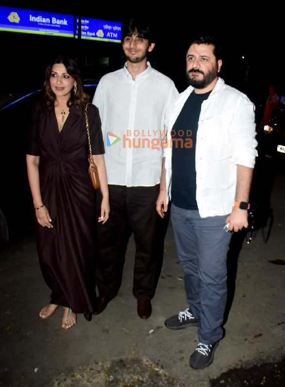 photos sonali bendre snapped with family in bandra 2