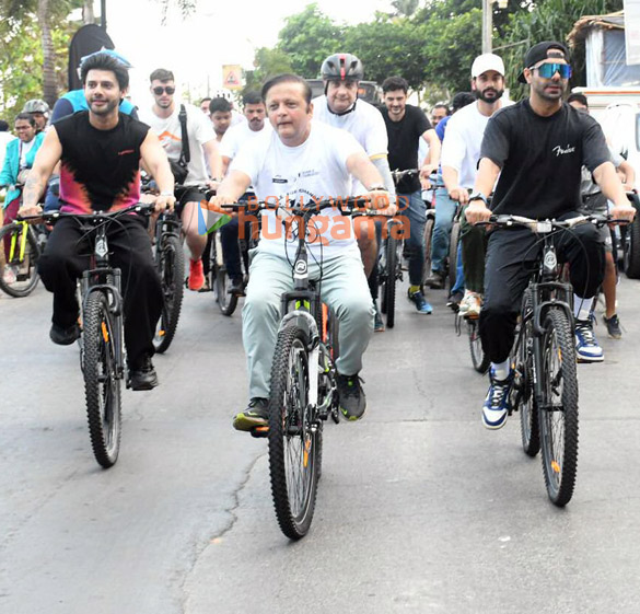 photos sunny kaushal taha shah badussha aditya seal and others attend bhamla foundations green ride cyclothon in bandra 4