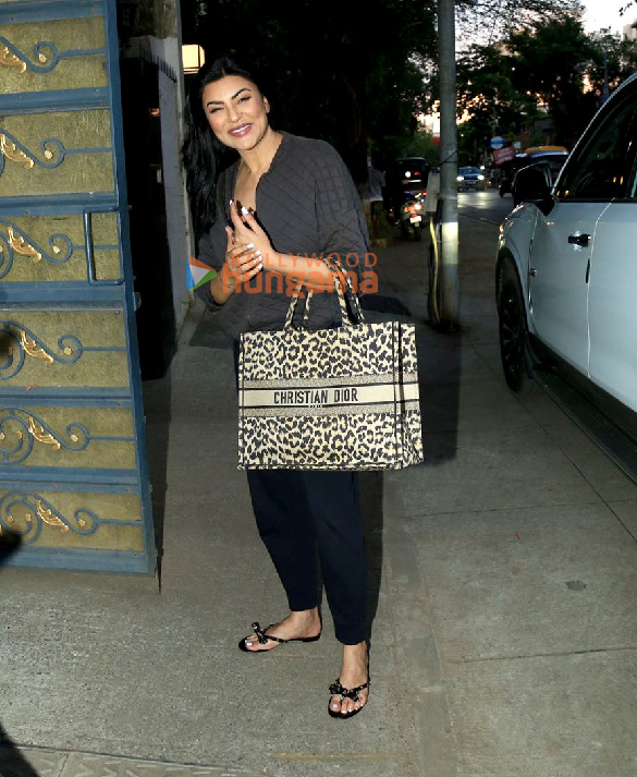 photos sushmita sen snapped in bandra 3 9