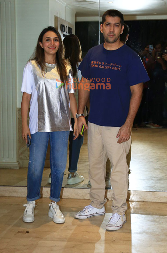 photos varun dhawan rohit dhawan and jaanvi desai dhawan were snapped at arjun kapoors birthday bash at his residence 3