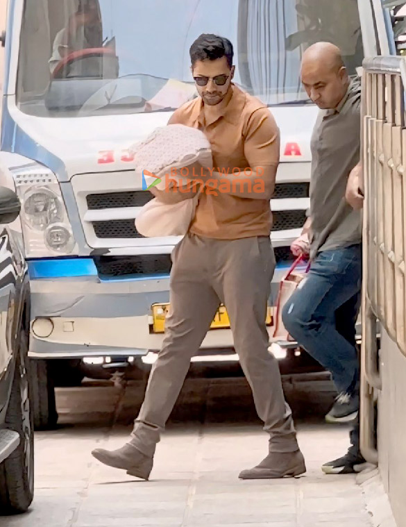 photos varun dhawan and natasha dalal return home from hospital in khar 1