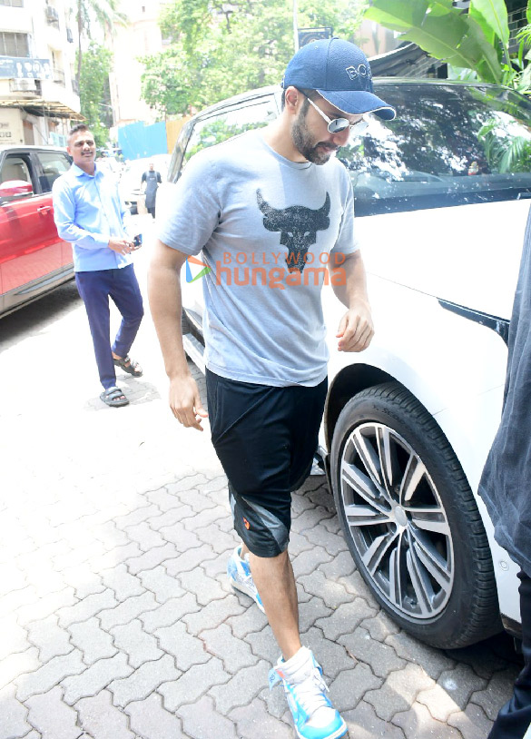 photos varun dhawan spotted outside a cafe in bandra 3