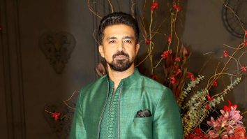 Saqib Saleem looks dapper in green at Sonakshi Sinha & Zaheer Iqbal’s reception