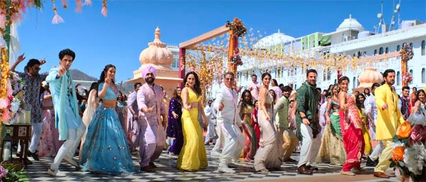 Akshay Kumar, Vaani Kapoor, Taapsee Pannu & Khel Khel Mein team groove to Punjabi beats in 'Hauli Hauli' song, watch