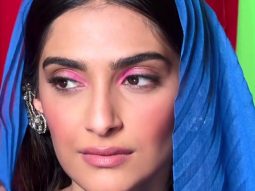 Beautiful in blue with a splash of pink! Sonam Kapoor
