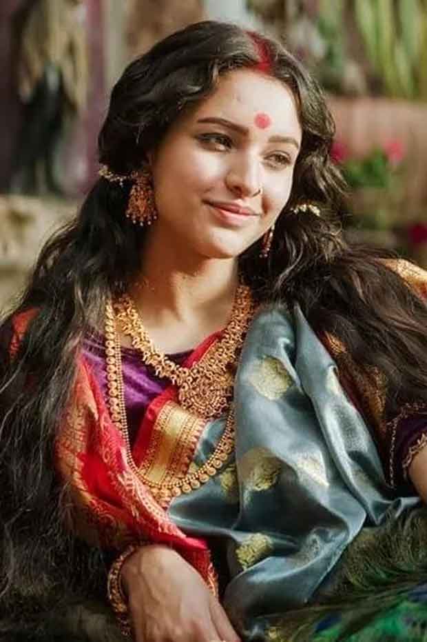 From Sweet to Sassy: Tracing the Evolution of the onscreen style of Bad Newz actress Triptii Dimri