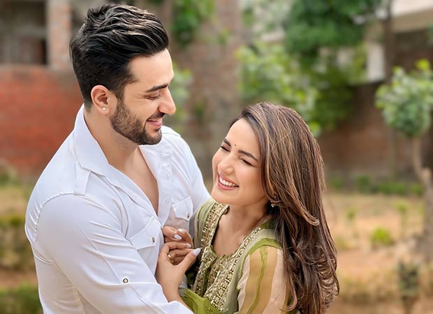 Jasmin Bhasin pens emotional note for Aly Goni after she suffers corneal damage; says, “Thank you for being my eyes”