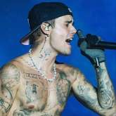 Justin Bieber puts up a rocking performance at Anant Ambani’s sangeet; Alaviaa Jaaferi gives a tight hug to the pop-singer on stage