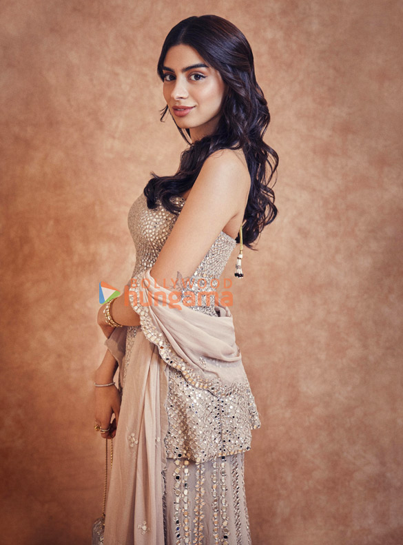 khushi kapoor 4 7