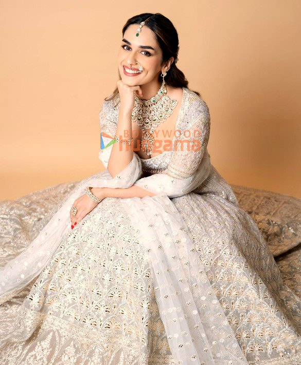 manushi chhillar 3 136