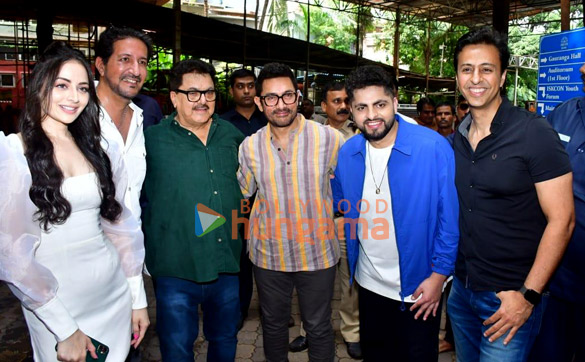 photos aamir khan snapped raj pandits kooriye launch and special screening at iskcon auditorium juhu 2