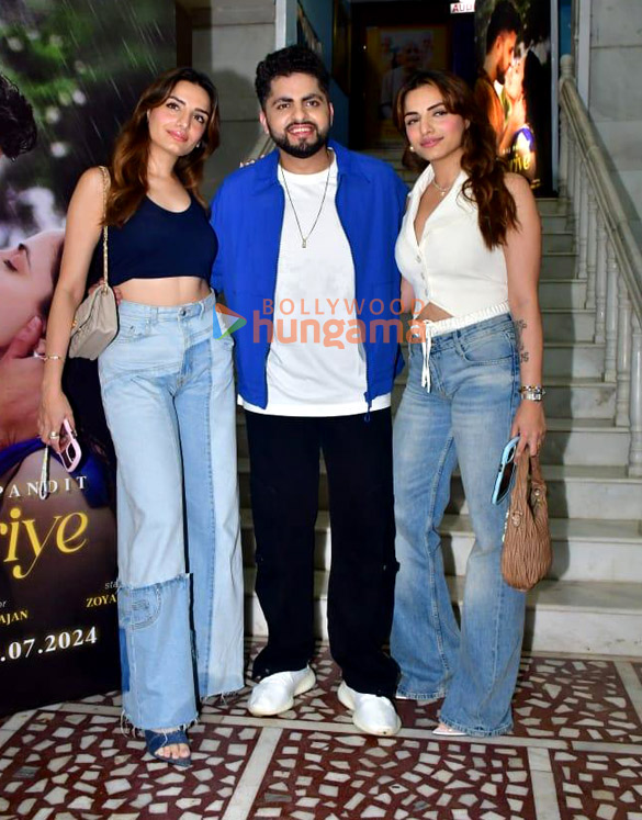 photos aamir khan snapped raj pandits kooriye launch and special screening at iskcon auditorium juhu 3