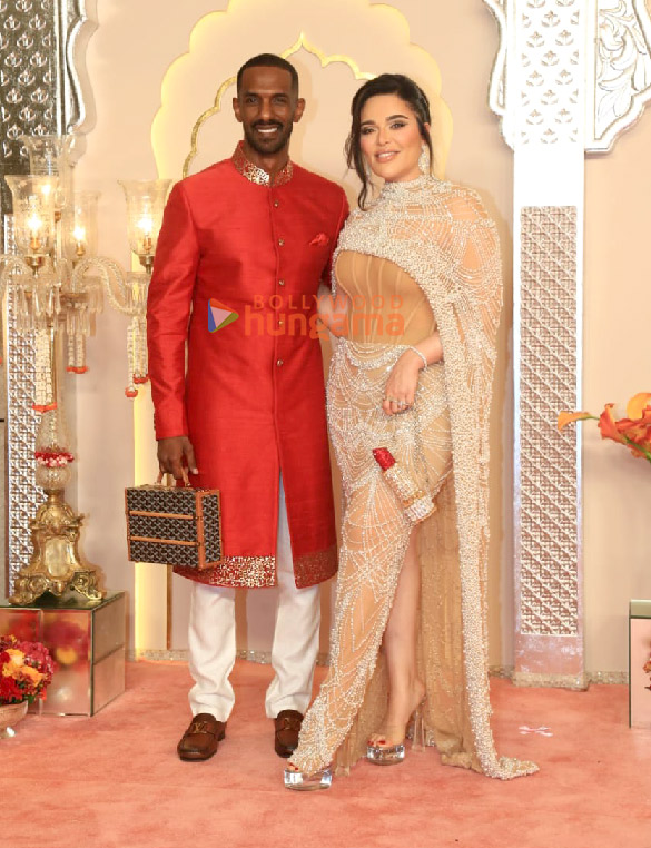 photos ananya panday john cena sara ali khan and others attend the wedding ceremony of anant ambani and radhika merchant 731 3 photos ananya panday john cena sara ali khan and others attend the wedding ceremony of anant ambani and radhika merchant 731 3