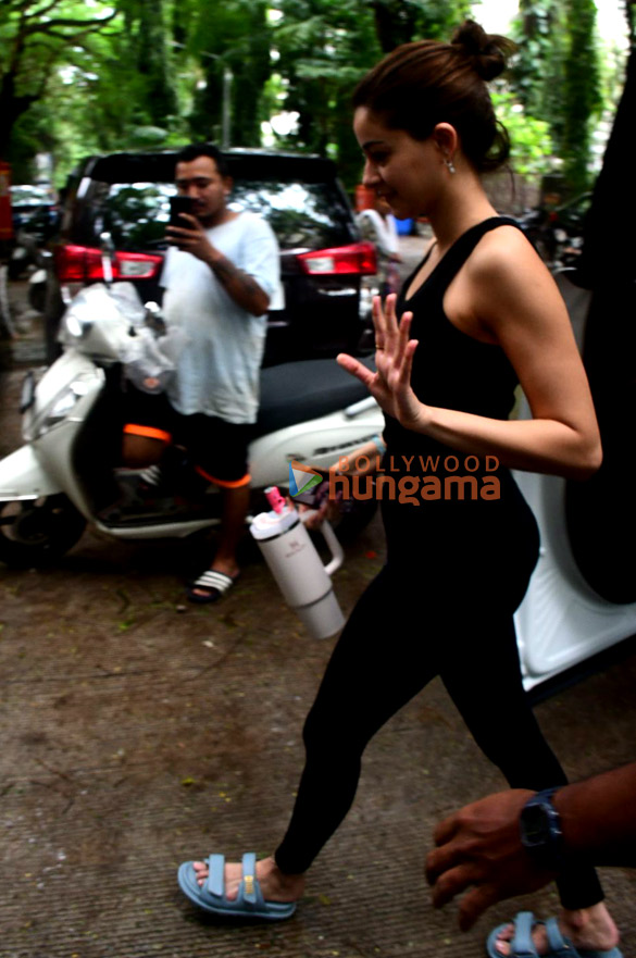 photos ananya panday snapped outside a gym in bandra 6