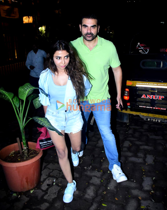 photos arbaaz khan and sshura khan snapped at the hospital 4