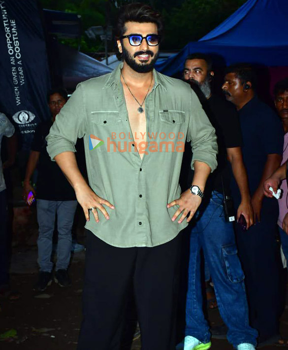Photos: Arjun Kapoor snapped in Juhu Photos: Arjun Kapoor snapped in Juhu