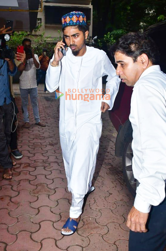photos celebs arrive at farah khans house to pay last respects to menaka irani 3