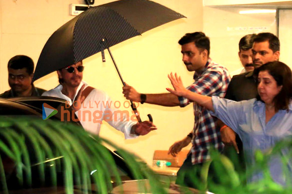 photos celebs arrive at farah khans house to pay last respects to menaka irani 4 2
