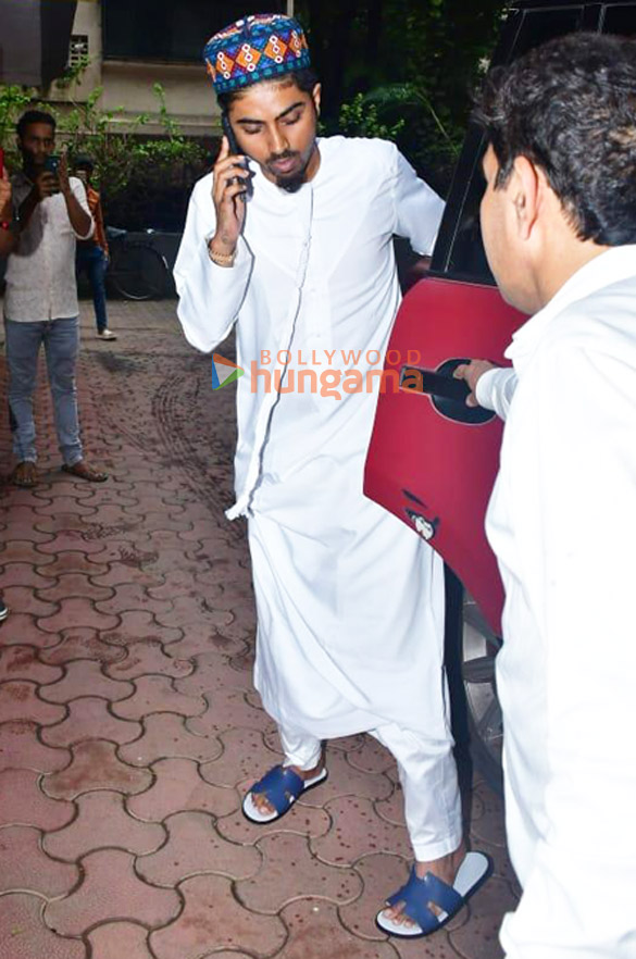 photos celebs arrive at farah khans house to pay last respects to menaka irani 4