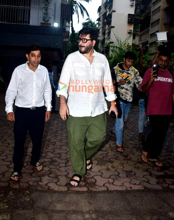 photos celebs arrive at farah khans house to pay last respects to menaka irani 836 9