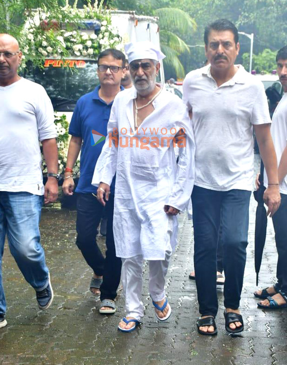 photos celebs attend krishan kumars daughter tishaa kumars funeral in mumbai 7 3