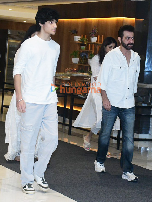 photos celebs attend the prayer meet of krishan kumars daughter tishaa kumar 14
