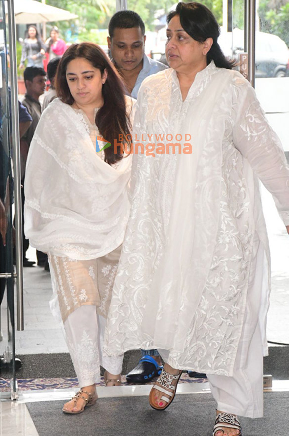 photos celebs attend the prayer meet of krishan kumars daughter tishaa kumar 8