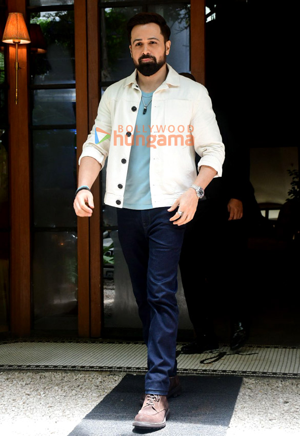 photos emraan hashmi spotted outside a cafe in bandra 1