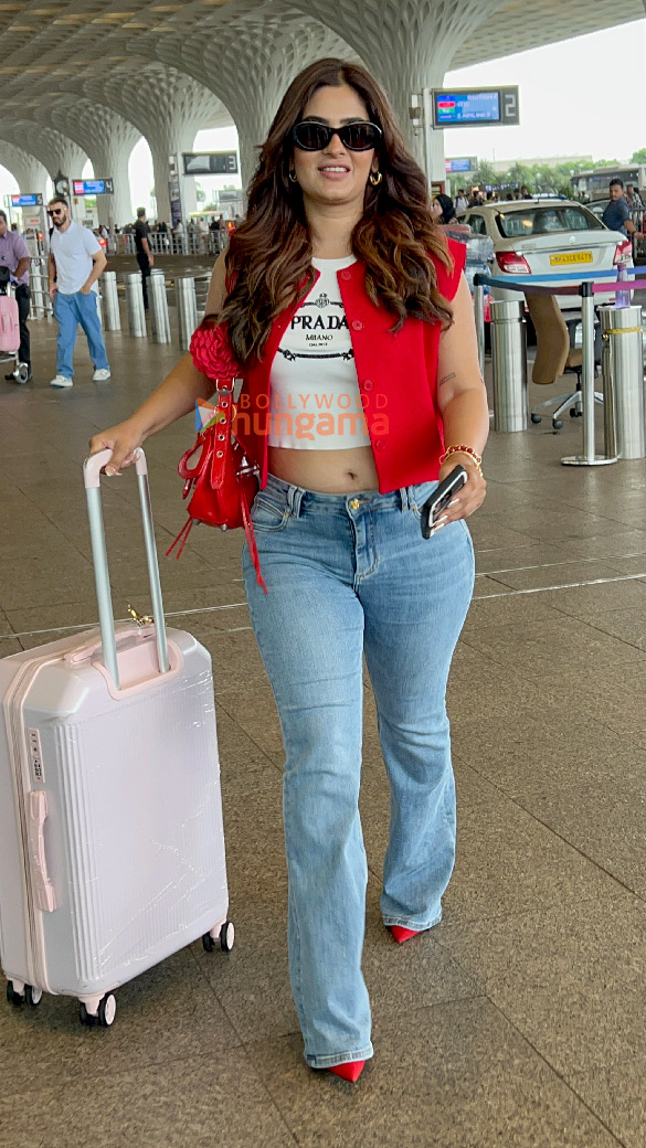 photos gauahar khan neha bhasin and karishma sharma snapped at the airport 3