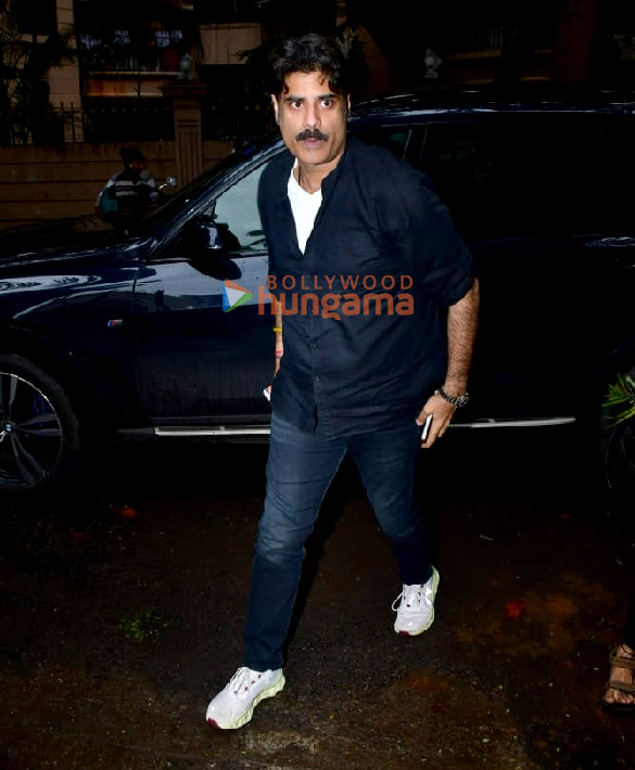photos hrithik roshan sania mirza and others snapped at farah khans residence 12