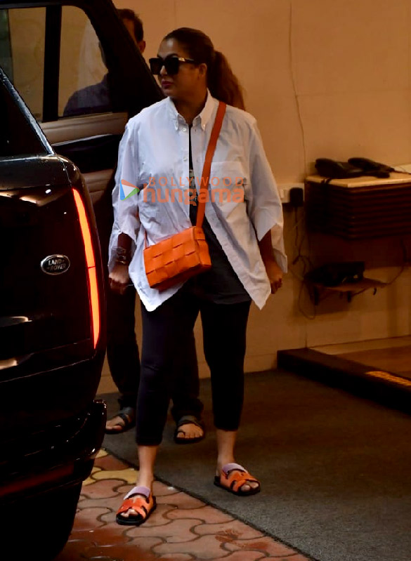 photos hrithik roshan sania mirza and others snapped at farah khans residence 13